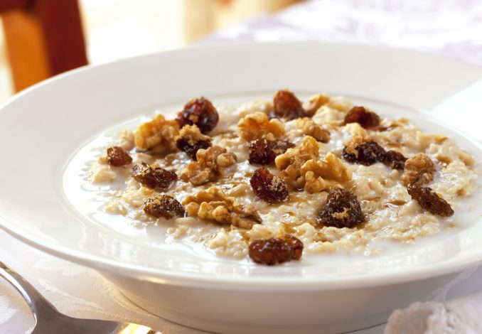 Oatmeal with Mixed Nuts and Raisins