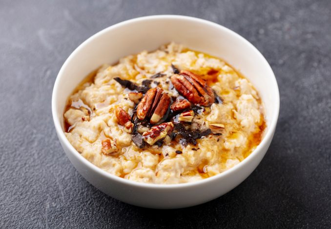 Oatmeal with Pecans and Honey