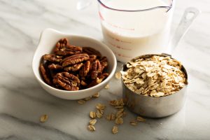 Oatmeal with Pecans and Raisins